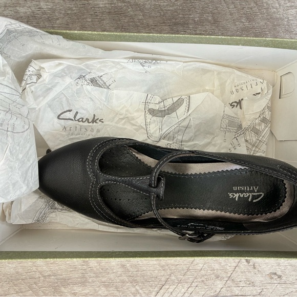 Clarks Artisan Black Leather Flats - Picture 3 of 5
